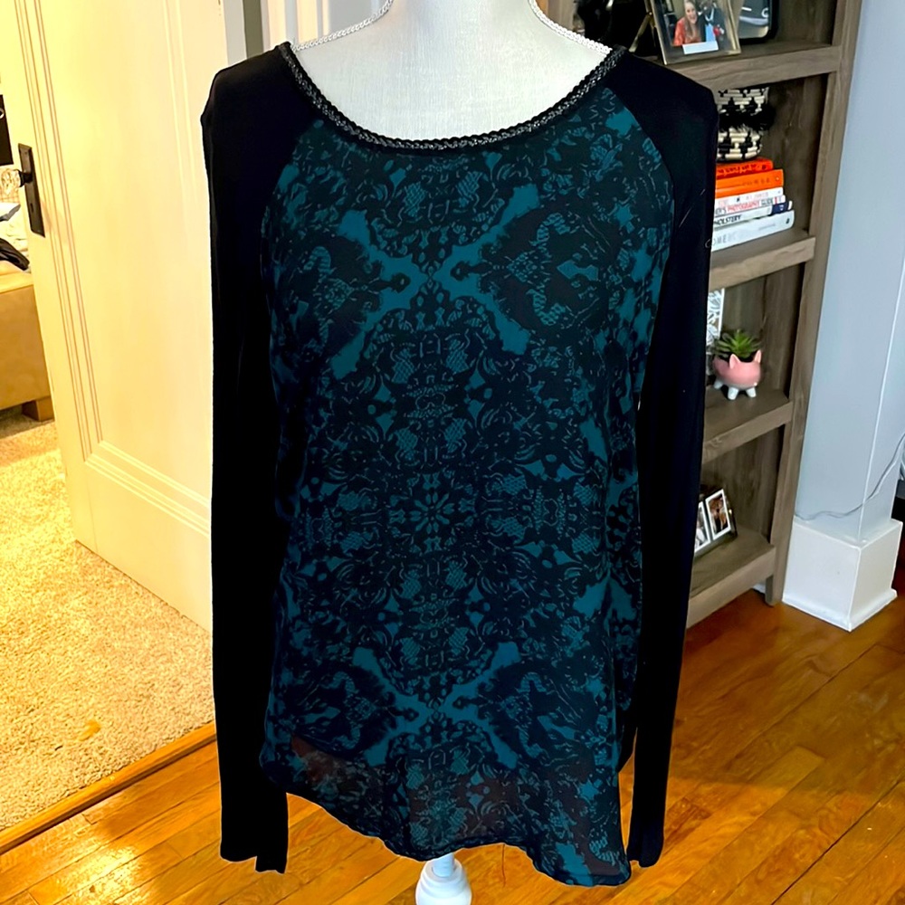 Lace design long sleeve tee